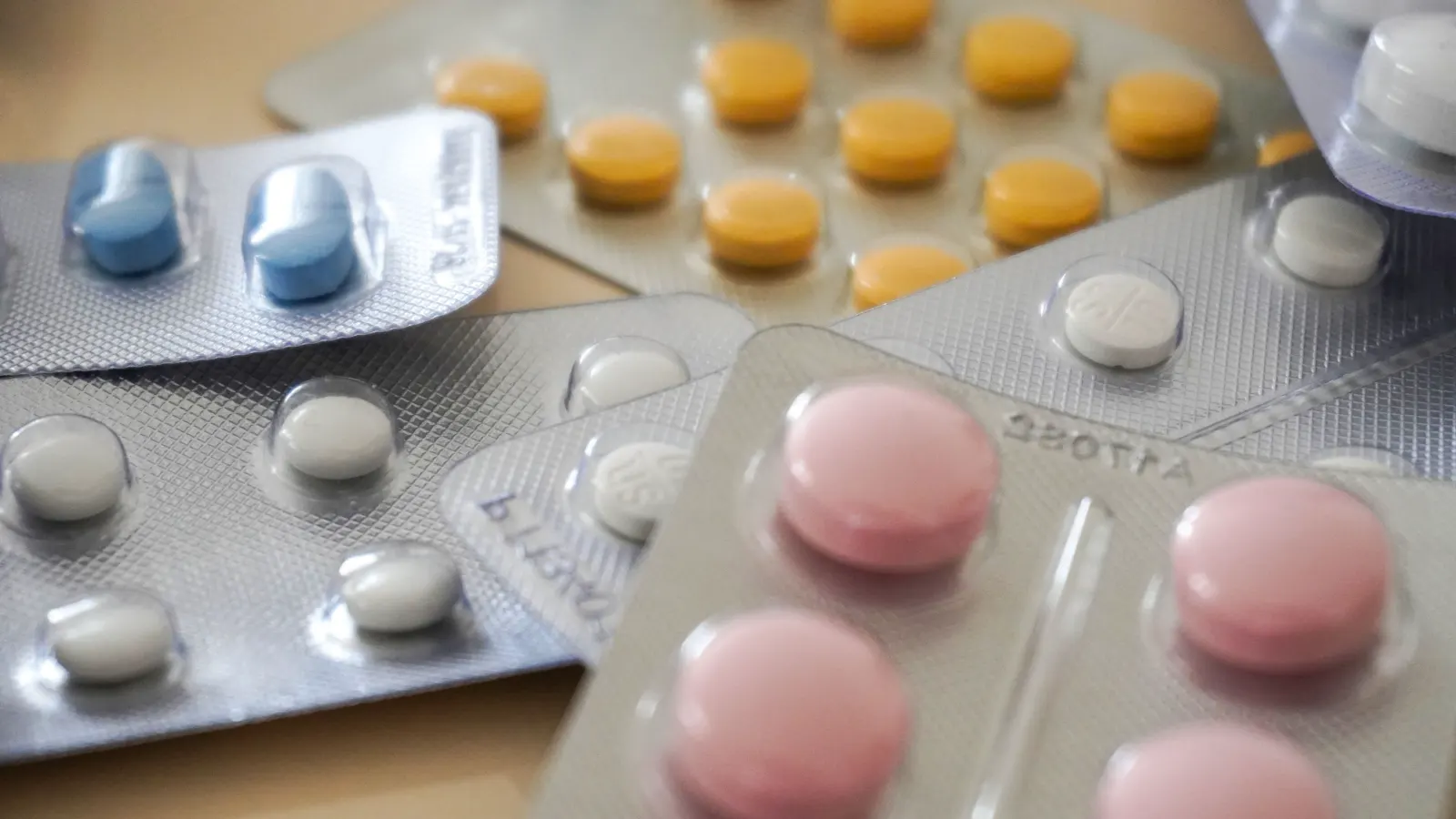 Assorted tablet and capsule blister packs from the wholesale range